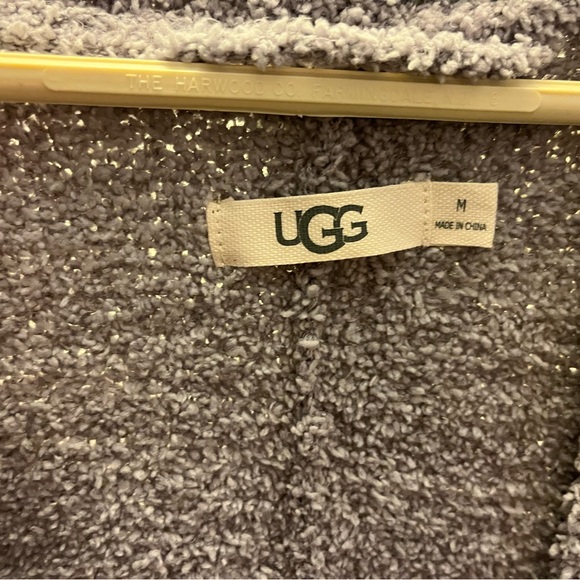 Ugg sweater size M - Picture 6 of 6